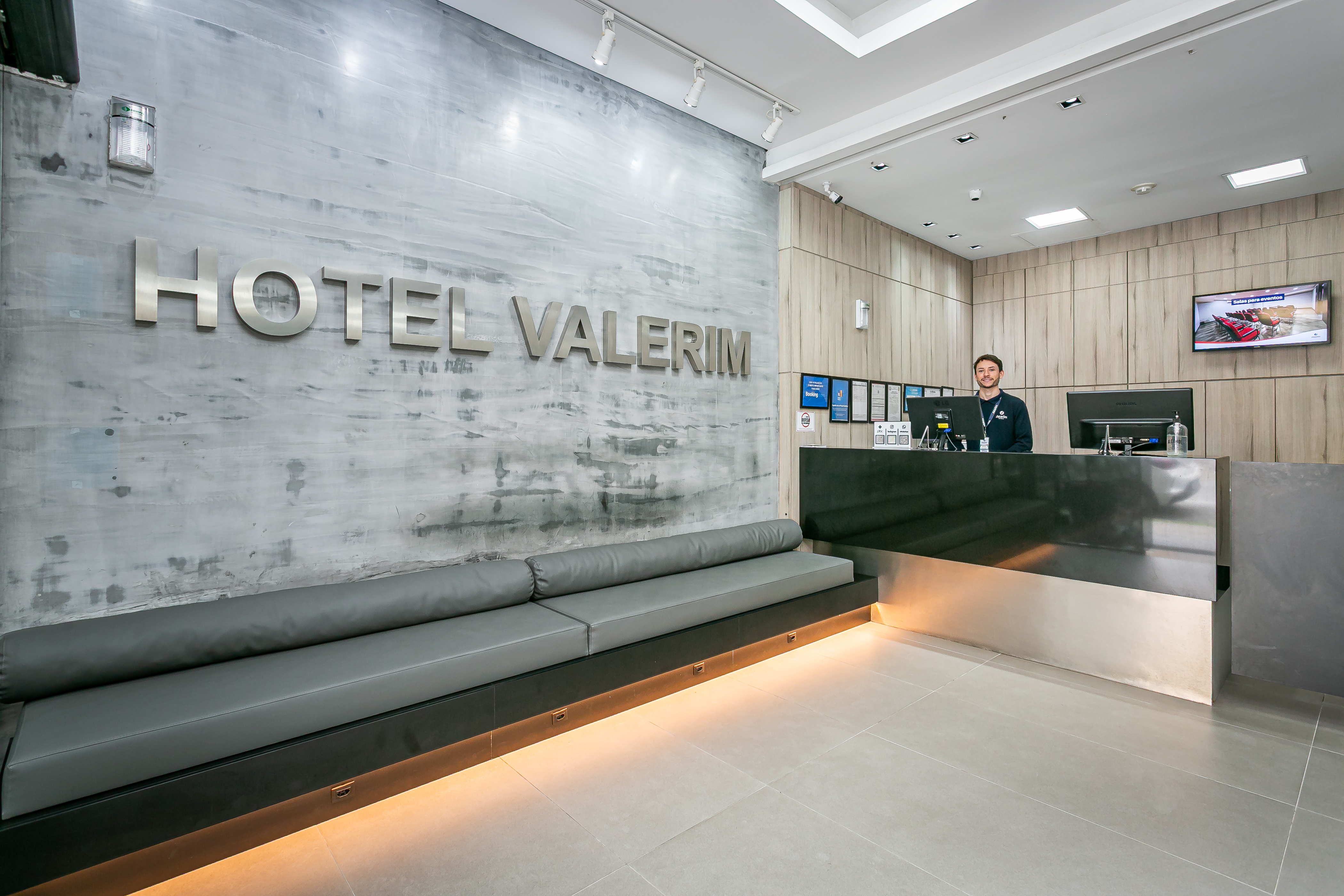 Lobby do Hotel Valerim Itajaí